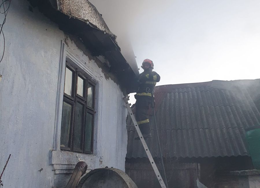 ACUM! Incendiu într-o GOSPODĂRIE din județul nostru!