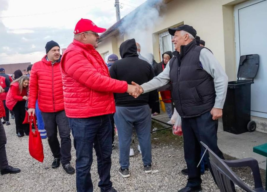 Ion Mînzînă, președintele Consiliului Județean și al PSD Argeș, a fost astăzi din nou împreună cu echipa PSD în târgul de la Ștefan cel Mare