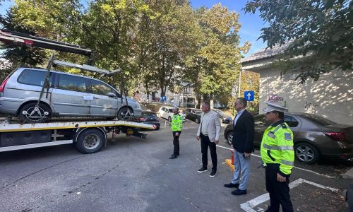 Două mașini abandonate au fost ridicate de către polițiștii locali piteșteni!