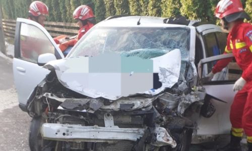 Accident GRAV în Argeș! Un tânăr a rămas ÎNCARCERAT