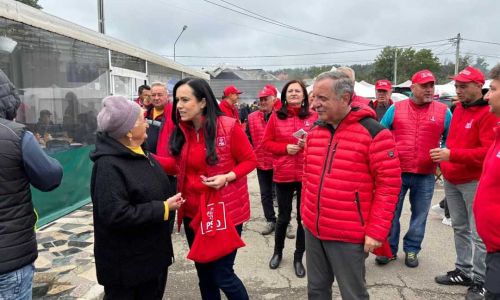 Ministrul Simona Bucura-Oprescu și echipa PSD, din nou în mijlocul gospodarilor de pe Valea Râului Doamnei