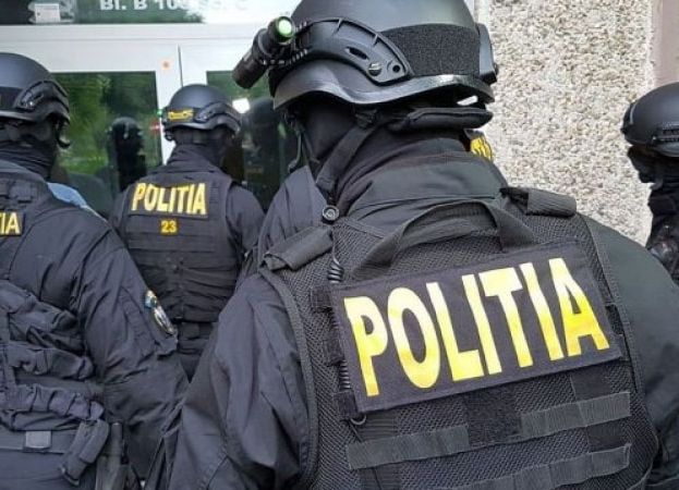 ACUM! Zeci de PERCHEZIȚII în Argeș