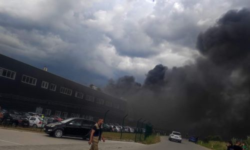 ACUM! INCENDIU la o FABRICĂ din Argeş