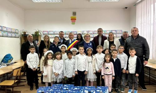 Primarul de la Oarja, cadouri pentru copiii din localitate