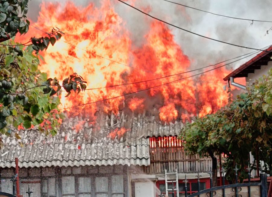 ACUM! Incendiu URIAȘ în Argeș!
