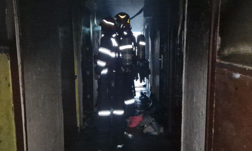 Tânăr REŢINUT după ce a INCENDIAT garsoniera în care locuia
