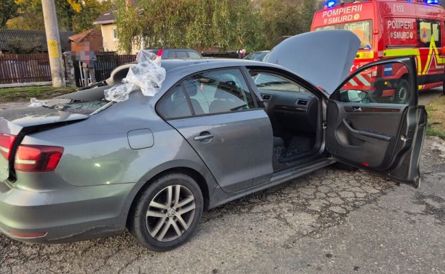 Accident GRAV la ieșirea de pe A1! Un container a căzut peste o mașină!