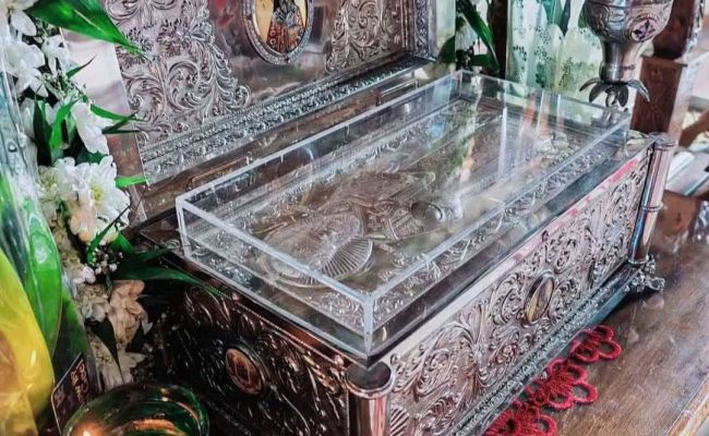 Racla cu moaștele Sfântului Nectarie va ajunge la Biserica „Sfântul Nicolae” din Racovița