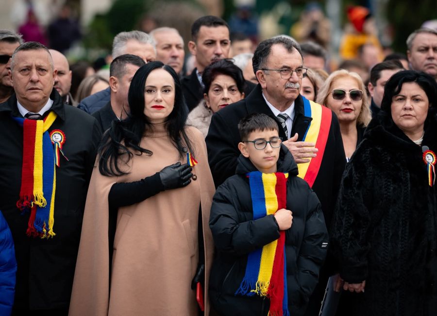 Momente emoționante la Mioveni cu prilejul Zilei Naționale!