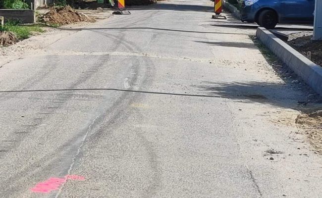 În Topoloveni se lucrează la modernizarea străzilor