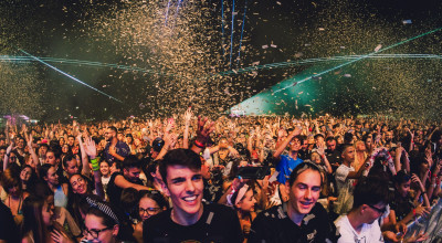 Peste 10.000 de spectatori au fost prezenţi în prima zi la Analogue Festival