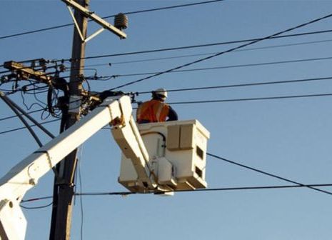 Joi se OPREŞTE furnizarea curentului electric în mai multe zone din Ştefăneşti