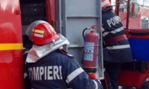 ACUM! Incendiu într-un BLOC din Pitești
