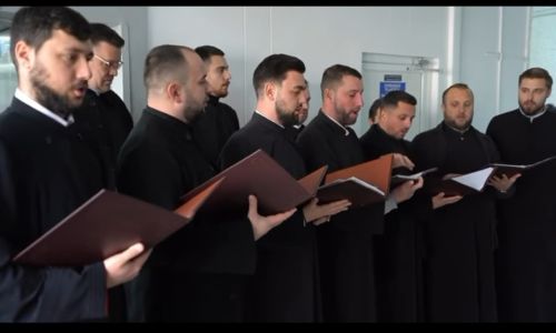 Corul Preoților din Pitești a adus magia sărbătorilor la Spitalul Județean de Urgență Pitești