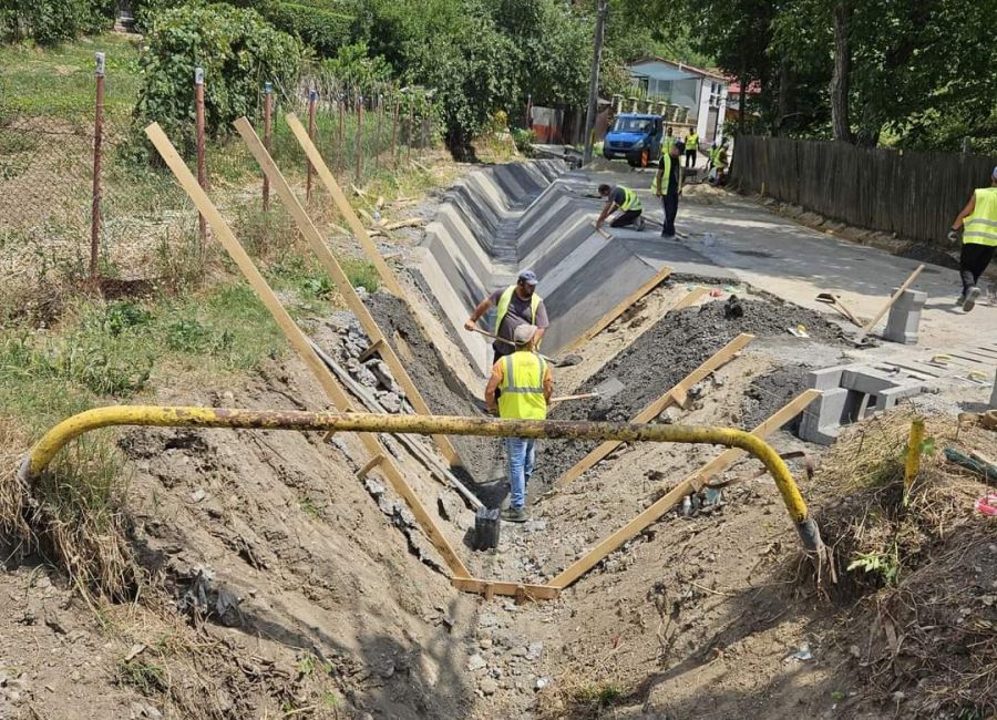 Lucrări la infrastructura rutieră a orașului Ștefănești