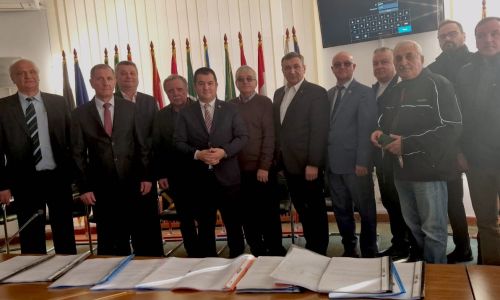 Primarii din Argeş au semnat 15 contracte finanţate prin PNRR