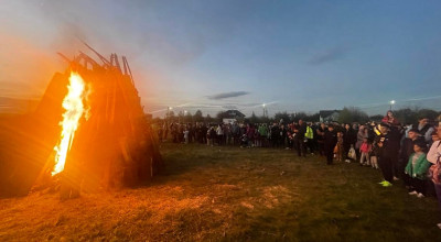 Primarul de la Mărăcineni, dulciuri și fructe pentru copiii prezenți la Focul lui Sumedru