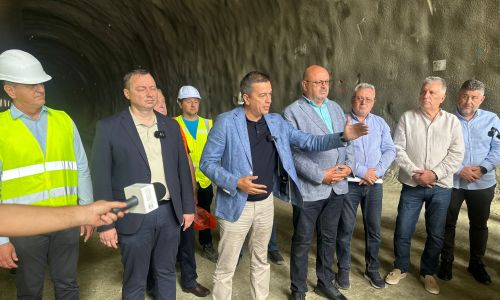 Ministrul Transporturilor, Sorin Grindeanu, vești excelente în Argeș: ”S-a turnat asfalt pe circa 90% din tronsonul Pitești - Curtea de Argeș al autostrăzii spre Sibiu!”