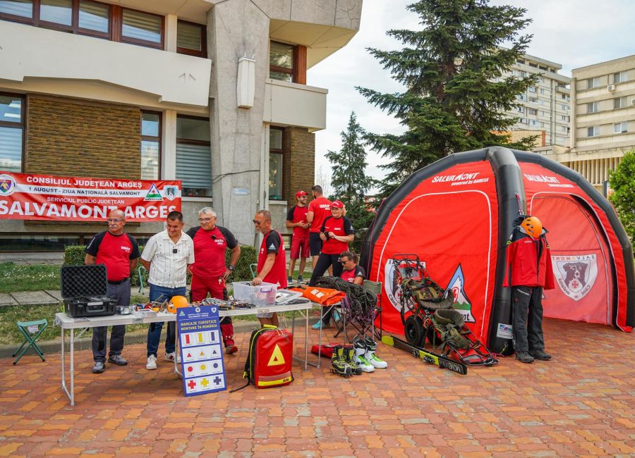 Expoziție cu tehnică de salvare organizată de Ziua Națională a Salvamontului