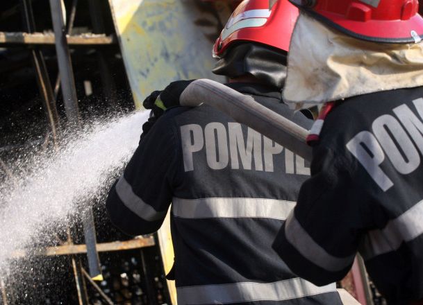 ACUM! INCENDIU puternic în Argeş!