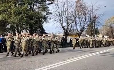 La mulţi ani, România! Paradă militară în Piteşti