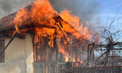 INCENDIU în Argeș! O casă a ARS!