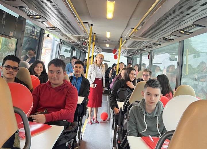 Caravana Educaţiei a ajuns în comuna Aninoasa