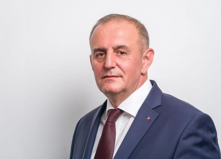 Primarul orașului Ștefănești, Nicolae Velcea, a schimbat denumirea Gării Ștefănești în Gara 'Ion C. Brătianu'!!