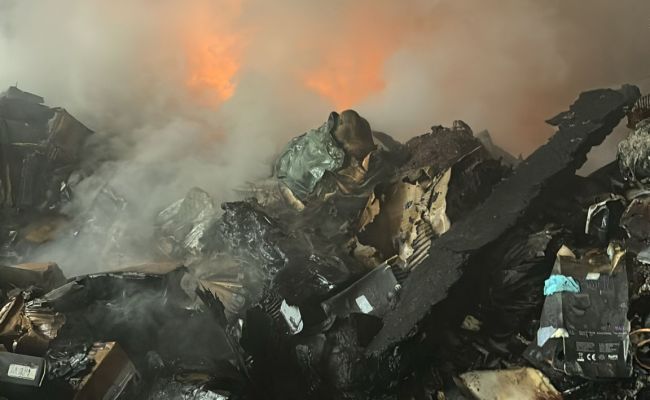 Incendiu la o HALĂ din Argeş! Forţe impresionante de intervenţie!