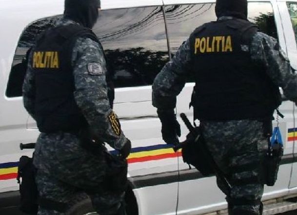 PERCHEZIŢII în Argeş! Descinderi la traficanţii de DROGURI