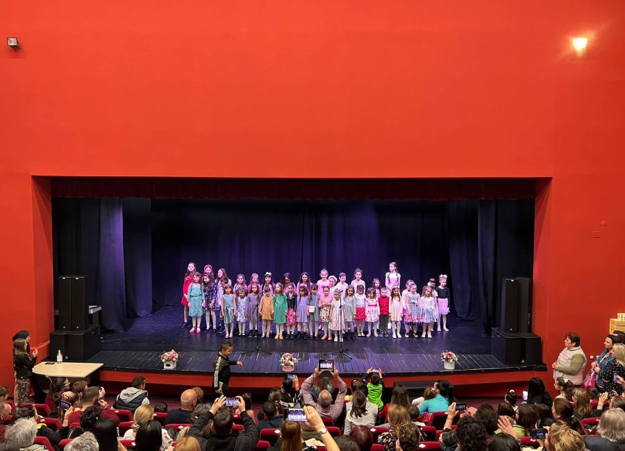 Elevii Centrului Cultural Mioveni au celebrat Ziua Internaţională a Fericirii