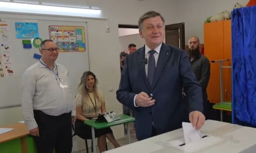 Crin Antonescu: "Am votat pentru o Românie unită și demnă"