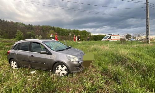 Accident în Argeș! A ajuns cu mașina pe câmp!