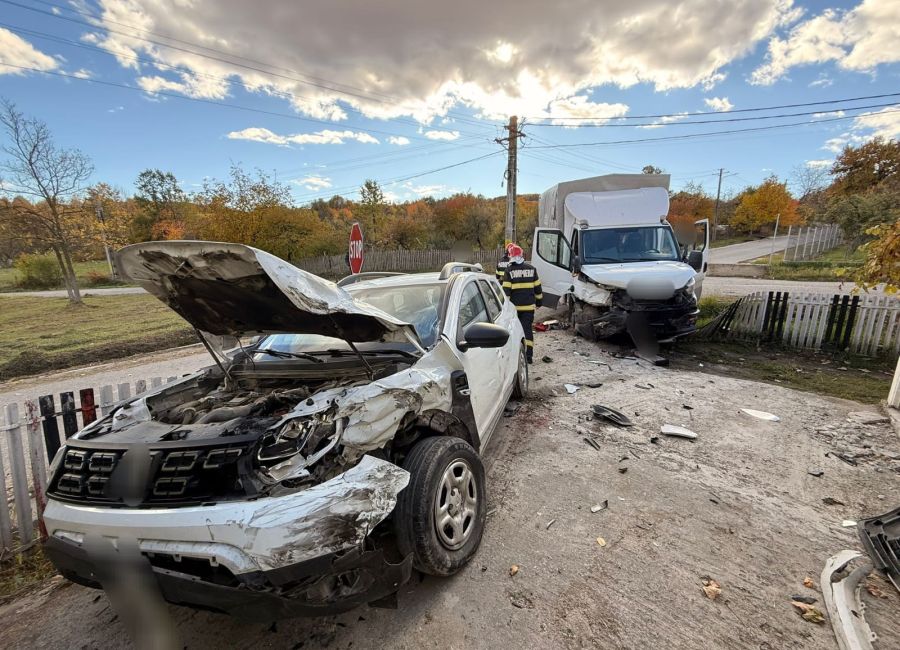 ACUM! Accident cu DOUĂ MAȘINI în Argeș!