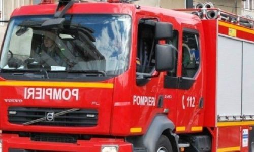 Incendiu într-un bloc din Pitești! Mai multe persoane au fost EVACUATE