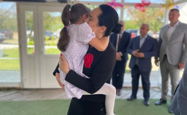 Ministrul Simona Bucura-Oprescu: "Copilăria este mâna întinsă de Dumnezeu către Pământ"