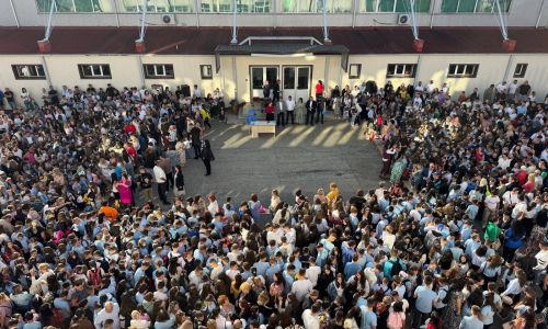 Aproximativ 6.000 de elevi, preșcolari și antepreșcolari au început noul an școlar la Mioveni