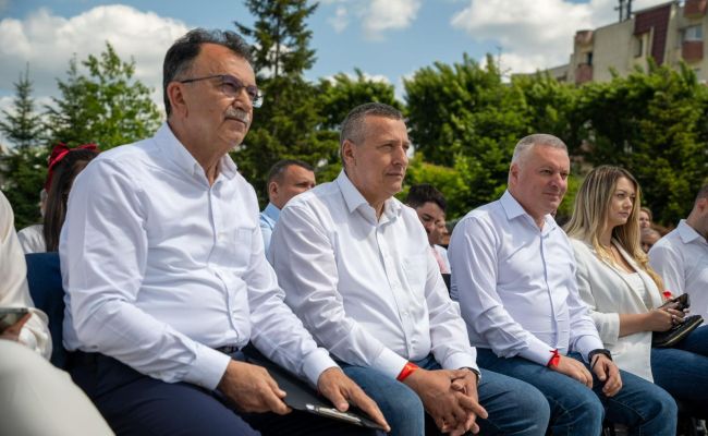 Unul dintre cei mai importanți lideri europeni, în Argeș alături de ministrul Muncii, Simona Bucura-Oprescu, și de președintele Consiliului Județean, Ion Mînzînă!