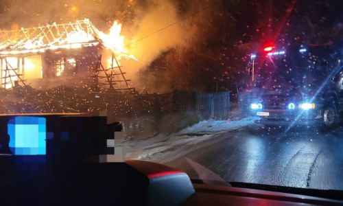 ACUM! Bărbat ARS într-un INCENDIU în Argeș