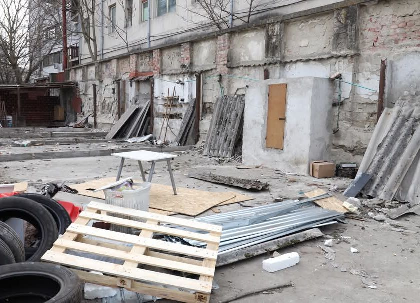 În Eremia Grigorescu a început dărâmarea garajelor provizorii