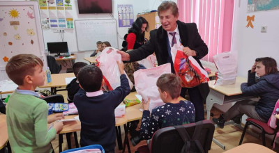 Primarul Ion Gîrleanu a oferit cadouri copiilor