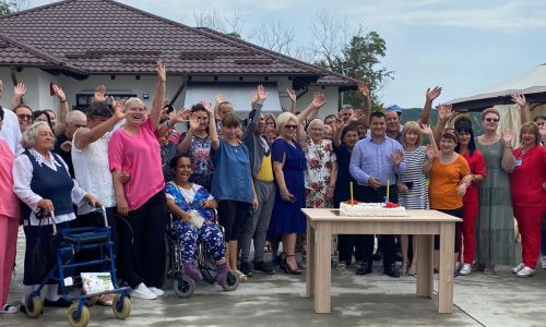 Fericire şi zâmbete la Complexul de Locuinţe pentru persoane cu dizabilităţi Băbana