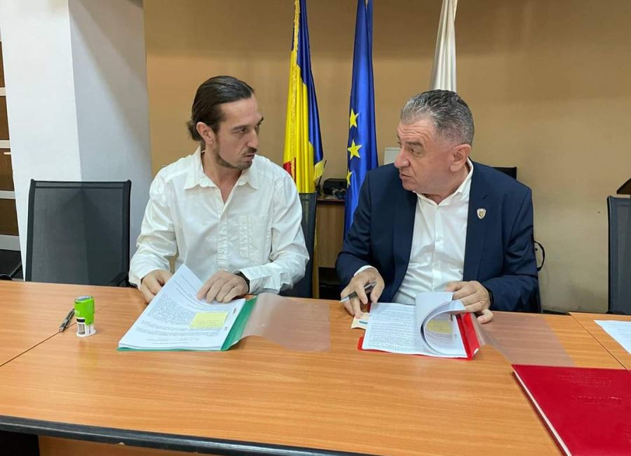 Investiții URIAȘE la o școală din Pitești! Primarul Gentea a SEMNAT contractul