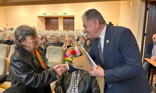 Primarul Cristian Gentea a premiat 83 de cupluri din Pitești
