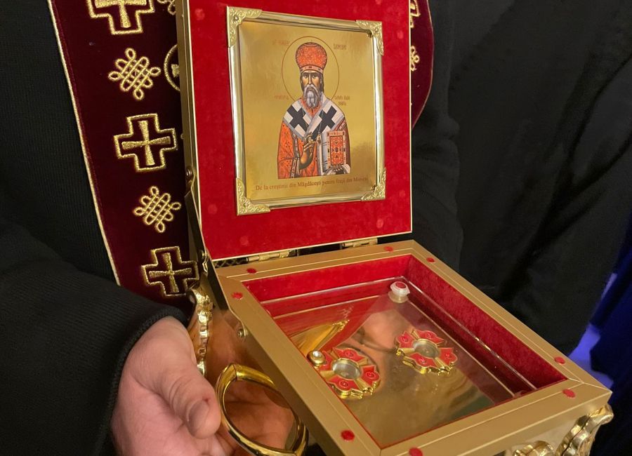 Cadou special pentru cetățenii din Mioveni! Moaștele Sfântului...