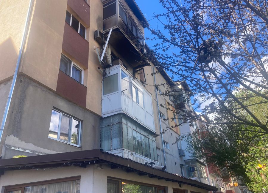 EXPLOZIE într-un BLOC din Argeş! Un bărbat a MURIT
