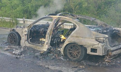 ACUM! O mașină a luat FOC în Argeș!