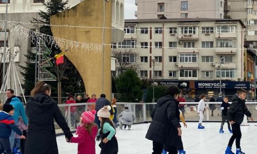 Patinoarul din centrul Piteştiului va rămâne deschis până la 1 martie