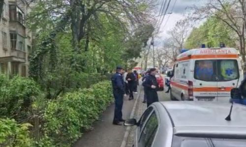 ACUM! O femeie a MURIT după ce a căzut de la etajul 3 al unui bloc din Pitești