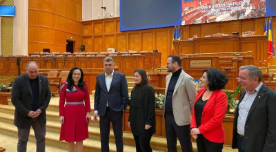 Simona Bucura Oprescu împreună cu Marcel Ciolacu, alături de câmpulungeni, în Parlament